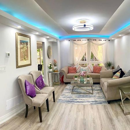 Super Luxury Family Home - 3 Bedrooms, 1 Full Bathroom And 1 Half Washroom With Free Parking, Wifi, Netflix تورونتو المظهر الخارجي الصورة